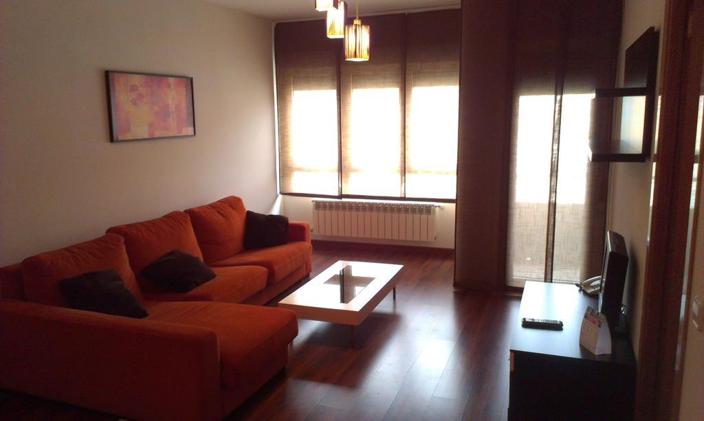 Apartamentos Turisticos Veladiez La Lastrilla Ruang foto
