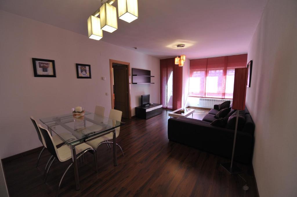 Apartamentos Turisticos Veladiez La Lastrilla Bagian luar foto