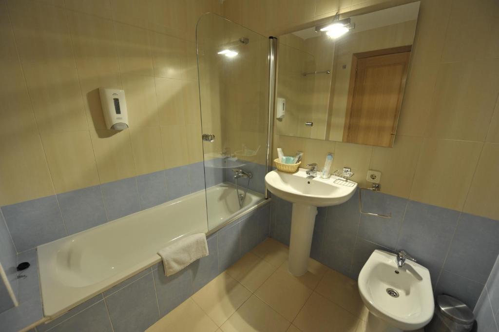 Apartamentos Turisticos Veladiez La Lastrilla Bagian luar foto